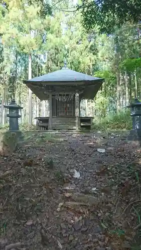 新山観音堂の本殿・本堂