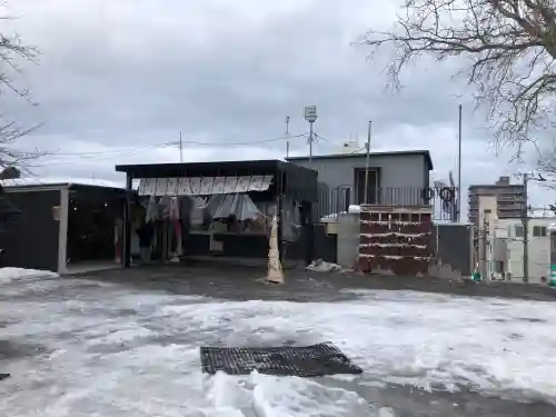 龍宮神社の{uncategorized: "未分類", other: "その他", undefined: "問題あり", building: "その他建物", grave: "お墓", sacred_gate: "鳥居", guardian: "狛犬", statue: "像", buddha: "仏像", history: "歴史", nature: "自然", garden: "庭園", animal: "動物", pagoda: "塔", temizu: "手水舎", mountain_gate: "山門・神門", sanctuary: "本殿・本堂", subordinate: "末社・摂社", art: "芸術", scenery: "景色", jizo: "地蔵", ema: "絵馬", goshuin: "御朱印", omikuji: "おみくじ", items: "授与品その他", amulet: "お守り", goshuincho: "御朱印帳", eats: "食事", festival: "お祭り", votive_dance: "神楽", shichigosan: "七五三参", wedding: "結婚式", experience: "体験その他", initially: "初詣", around: "周辺", anti_infection: "感染症対策"}