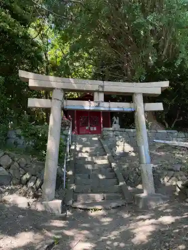 船守稲荷神社の{uncategorized: "未分類", other: "その他", undefined: "問題あり", building: "その他建物", grave: "お墓", sacred_gate: "鳥居", guardian: "狛犬", statue: "像", buddha: "仏像", history: "歴史", nature: "自然", garden: "庭園", animal: "動物", pagoda: "塔", temizu: "手水舎", mountain_gate: "山門・神門", sanctuary: "本殿・本堂", subordinate: "末社・摂社", art: "芸術", scenery: "景色", jizo: "地蔵", ema: "絵馬", goshuin: "御朱印", omikuji: "おみくじ", items: "授与品その他", amulet: "お守り", goshuincho: "御朱印帳", eats: "食事", festival: "お祭り", votive_dance: "神楽", shichigosan: "七五三参", wedding: "結婚式", experience: "体験その他", initially: "初詣", around: "周辺", anti_infection: "感染症対策"}