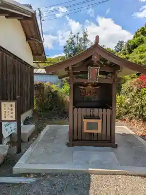 大宝神社の{uncategorized: "未分類", other: "その他", undefined: "問題あり", building: "その他建物", grave: "お墓", sacred_gate: "鳥居", guardian: "狛犬", statue: "像", buddha: "仏像", history: "歴史", nature: "自然", garden: "庭園", animal: "動物", pagoda: "塔", temizu: "手水舎", mountain_gate: "山門・神門", sanctuary: "本殿・本堂", subordinate: "末社・摂社", art: "芸術", scenery: "景色", jizo: "地蔵", ema: "絵馬", goshuin: "御朱印", omikuji: "おみくじ", items: "授与品その他", amulet: "お守り", goshuincho: "御朱印帳", eats: "食事", festival: "お祭り", votive_dance: "神楽", shichigosan: "七五三参", wedding: "結婚式", experience: "体験その他", initially: "初詣", around: "周辺", anti_infection: "感染症対策"}