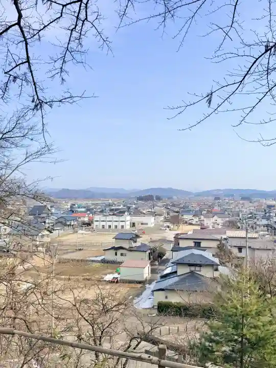 花巻神社の{uncategorized: "未分類", other: "その他", undefined: "問題あり", building: "その他建物", grave: "お墓", sacred_gate: "鳥居", guardian: "狛犬", statue: "像", buddha: "仏像", history: "歴史", nature: "自然", garden: "庭園", animal: "動物", pagoda: "塔", temizu: "手水舎", mountain_gate: "山門・神門", sanctuary: "本殿・本堂", subordinate: "末社・摂社", art: "芸術", scenery: "景色", jizo: "地蔵", ema: "絵馬", goshuin: "御朱印", omikuji: "おみくじ", items: "授与品その他", amulet: "お守り", goshuincho: "御朱印帳", eats: "食事", festival: "お祭り", votive_dance: "神楽", shichigosan: "七五三参", wedding: "結婚式", experience: "体験その他", initially: "初詣", around: "周辺", anti_infection: "感染症対策"}