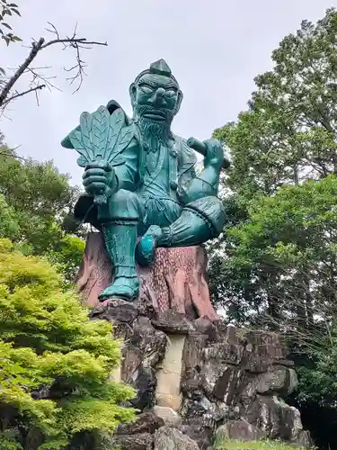 古井の天狗山の像