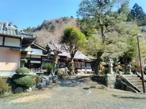 感応寺の庭園