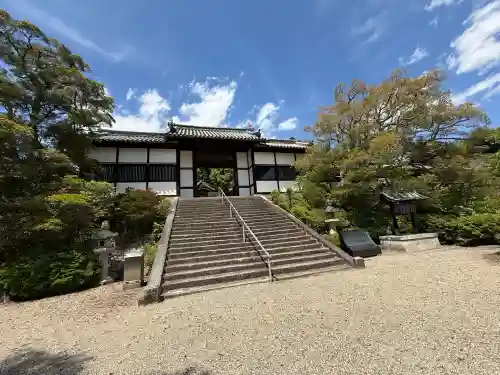 叡福寺の{uncategorized: "未分類", other: "その他", undefined: "問題あり", building: "その他建物", grave: "お墓", sacred_gate: "鳥居", guardian: "狛犬", statue: "像", buddha: "仏像", history: "歴史", nature: "自然", garden: "庭園", animal: "動物", pagoda: "塔", temizu: "手水舎", mountain_gate: "山門・神門", sanctuary: "本殿・本堂", subordinate: "末社・摂社", art: "芸術", scenery: "景色", jizo: "地蔵", ema: "絵馬", goshuin: "御朱印", omikuji: "おみくじ", items: "授与品その他", amulet: "お守り", goshuincho: "御朱印帳", eats: "食事", festival: "お祭り", votive_dance: "神楽", shichigosan: "七五三参", wedding: "結婚式", experience: "体験その他", initially: "初詣", around: "周辺", anti_infection: "感染症対策"}