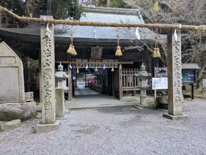 大水上神社の{uncategorized: "未分類", other: "その他", undefined: "問題あり", building: "その他建物", grave: "お墓", sacred_gate: "鳥居", guardian: "狛犬", statue: "像", buddha: "仏像", history: "歴史", nature: "自然", garden: "庭園", animal: "動物", pagoda: "塔", temizu: "手水舎", mountain_gate: "山門・神門", sanctuary: "本殿・本堂", subordinate: "末社・摂社", art: "芸術", scenery: "景色", jizo: "地蔵", ema: "絵馬", goshuin: "御朱印", omikuji: "おみくじ", items: "授与品その他", amulet: "お守り", goshuincho: "御朱印帳", eats: "食事", festival: "お祭り", votive_dance: "神楽", shichigosan: "七五三参", wedding: "結婚式", experience: "体験その他", initially: "初詣", around: "周辺", anti_infection: "感染症対策"}