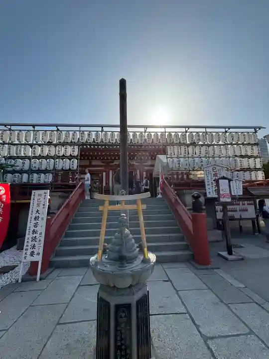 寛永寺不忍池弁天堂の{uncategorized: "未分類", other: "その他", undefined: "問題あり", building: "その他建物", grave: "お墓", sacred_gate: "鳥居", guardian: "狛犬", statue: "像", buddha: "仏像", history: "歴史", nature: "自然", garden: "庭園", animal: "動物", pagoda: "塔", temizu: "手水舎", mountain_gate: "山門・神門", sanctuary: "本殿・本堂", subordinate: "末社・摂社", art: "芸術", scenery: "景色", jizo: "地蔵", ema: "絵馬", goshuin: "御朱印", omikuji: "おみくじ", items: "授与品その他", amulet: "お守り", goshuincho: "御朱印帳", eats: "食事", festival: "お祭り", votive_dance: "神楽", shichigosan: "七五三参", wedding: "結婚式", experience: "体験その他", initially: "初詣", around: "周辺", anti_infection: "感染症対策"}