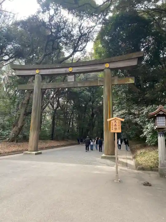 明治神宮の{uncategorized: "未分類", other: "その他", undefined: "問題あり", building: "その他建物", grave: "お墓", sacred_gate: "鳥居", guardian: "狛犬", statue: "像", buddha: "仏像", history: "歴史", nature: "自然", garden: "庭園", animal: "動物", pagoda: "塔", temizu: "手水舎", mountain_gate: "山門・神門", sanctuary: "本殿・本堂", subordinate: "末社・摂社", art: "芸術", scenery: "景色", jizo: "地蔵", ema: "絵馬", goshuin: "御朱印", omikuji: "おみくじ", items: "授与品その他", amulet: "お守り", goshuincho: "御朱印帳", eats: "食事", festival: "お祭り", votive_dance: "神楽", shichigosan: "七五三参", wedding: "結婚式", experience: "体験その他", initially: "初詣", around: "周辺", anti_infection: "感染症対策"}