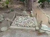 上長屋神社の{uncategorized: "未分類", other: "その他", undefined: "問題あり", building: "その他建物", grave: "お墓", sacred_gate: "鳥居", guardian: "狛犬", statue: "像", buddha: "仏像", history: "歴史", nature: "自然", garden: "庭園", animal: "動物", pagoda: "塔", temizu: "手水舎", mountain_gate: "山門・神門", sanctuary: "本殿・本堂", subordinate: "末社・摂社", art: "芸術", scenery: "景色", jizo: "地蔵", ema: "絵馬", goshuin: "御朱印", omikuji: "おみくじ", items: "授与品その他", amulet: "お守り", goshuincho: "御朱印帳", eats: "食事", festival: "お祭り", votive_dance: "神楽", shichigosan: "七五三参", wedding: "結婚式", experience: "体験その他", initially: "初詣", around: "周辺", anti_infection: "感染症対策"}