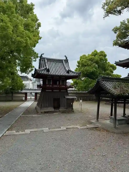斑鳩寺の{uncategorized: "未分類", other: "その他", undefined: "問題あり", building: "その他建物", grave: "お墓", sacred_gate: "鳥居", guardian: "狛犬", statue: "像", buddha: "仏像", history: "歴史", nature: "自然", garden: "庭園", animal: "動物", pagoda: "塔", temizu: "手水舎", mountain_gate: "山門・神門", sanctuary: "本殿・本堂", subordinate: "末社・摂社", art: "芸術", scenery: "景色", jizo: "地蔵", ema: "絵馬", goshuin: "御朱印", omikuji: "おみくじ", items: "授与品その他", amulet: "お守り", goshuincho: "御朱印帳", eats: "食事", festival: "お祭り", votive_dance: "神楽", shichigosan: "七五三参", wedding: "結婚式", experience: "体験その他", initially: "初詣", around: "周辺", anti_infection: "感染症対策"}