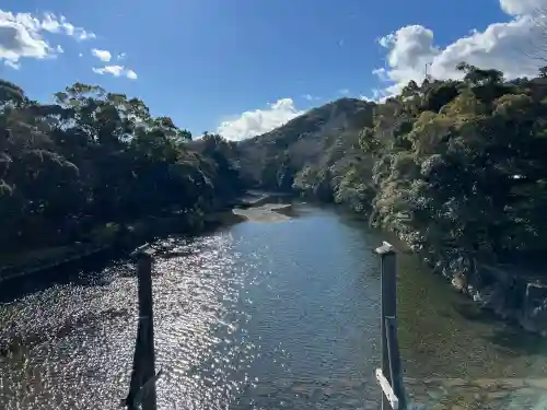 伊勢神宮内宮（皇大神宮）の{uncategorized: "未分類", other: "その他", undefined: "問題あり", building: "その他建物", grave: "お墓", sacred_gate: "鳥居", guardian: "狛犬", statue: "像", buddha: "仏像", history: "歴史", nature: "自然", garden: "庭園", animal: "動物", pagoda: "塔", temizu: "手水舎", mountain_gate: "山門・神門", sanctuary: "本殿・本堂", subordinate: "末社・摂社", art: "芸術", scenery: "景色", jizo: "地蔵", ema: "絵馬", goshuin: "御朱印", omikuji: "おみくじ", items: "授与品その他", amulet: "お守り", goshuincho: "御朱印帳", eats: "食事", festival: "お祭り", votive_dance: "神楽", shichigosan: "七五三参", wedding: "結婚式", experience: "体験その他", initially: "初詣", around: "周辺", anti_infection: "感染症対策"}
