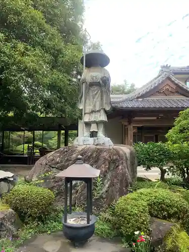 医王寺の像