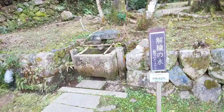 月読神社(松尾大社摂社)の手水舎