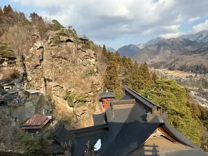 宝珠山 立石寺の{uncategorized: "未分類", other: "その他", undefined: "問題あり", building: "その他建物", grave: "お墓", sacred_gate: "鳥居", guardian: "狛犬", statue: "像", buddha: "仏像", history: "歴史", nature: "自然", garden: "庭園", animal: "動物", pagoda: "塔", temizu: "手水舎", mountain_gate: "山門・神門", sanctuary: "本殿・本堂", subordinate: "末社・摂社", art: "芸術", scenery: "景色", jizo: "地蔵", ema: "絵馬", goshuin: "御朱印", omikuji: "おみくじ", items: "授与品その他", amulet: "お守り", goshuincho: "御朱印帳", eats: "食事", festival: "お祭り", votive_dance: "神楽", shichigosan: "七五三参", wedding: "結婚式", experience: "体験その他", initially: "初詣", around: "周辺", anti_infection: "感染症対策"}