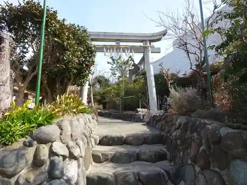 横浜御嶽神社の鳥居