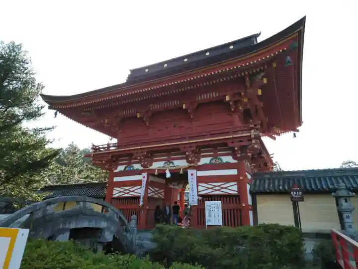 美濃國一宮 南宮大社の山門・神門
