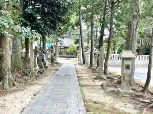 上葦穂神社の建物その他