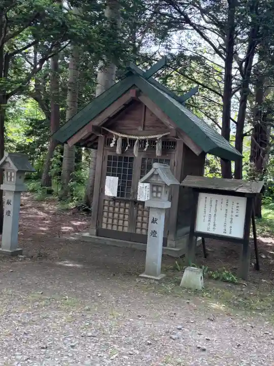 信濃神社の{uncategorized: "未分類", other: "その他", undefined: "問題あり", building: "その他建物", grave: "お墓", sacred_gate: "鳥居", guardian: "狛犬", statue: "像", buddha: "仏像", history: "歴史", nature: "自然", garden: "庭園", animal: "動物", pagoda: "塔", temizu: "手水舎", mountain_gate: "山門・神門", sanctuary: "本殿・本堂", subordinate: "末社・摂社", art: "芸術", scenery: "景色", jizo: "地蔵", ema: "絵馬", goshuin: "御朱印", omikuji: "おみくじ", items: "授与品その他", amulet: "お守り", goshuincho: "御朱印帳", eats: "食事", festival: "お祭り", votive_dance: "神楽", shichigosan: "七五三参", wedding: "結婚式", experience: "体験その他", initially: "初詣", around: "周辺", anti_infection: "感染症対策"}