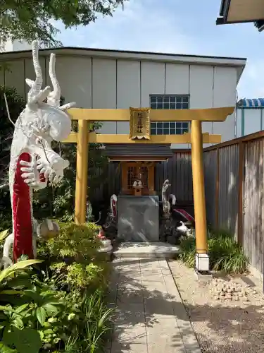 蛇窪神社の{uncategorized: "未分類", other: "その他", undefined: "問題あり", building: "その他建物", grave: "お墓", sacred_gate: "鳥居", guardian: "狛犬", statue: "像", buddha: "仏像", history: "歴史", nature: "自然", garden: "庭園", animal: "動物", pagoda: "塔", temizu: "手水舎", mountain_gate: "山門・神門", sanctuary: "本殿・本堂", subordinate: "末社・摂社", art: "芸術", scenery: "景色", jizo: "地蔵", ema: "絵馬", goshuin: "御朱印", omikuji: "おみくじ", items: "授与品その他", amulet: "お守り", goshuincho: "御朱印帳", eats: "食事", festival: "お祭り", votive_dance: "神楽", shichigosan: "七五三参", wedding: "結婚式", experience: "体験その他", initially: "初詣", around: "周辺", anti_infection: "感染症対策"}