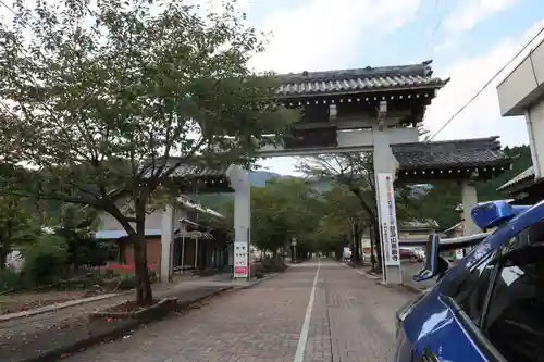 華厳寺の山門