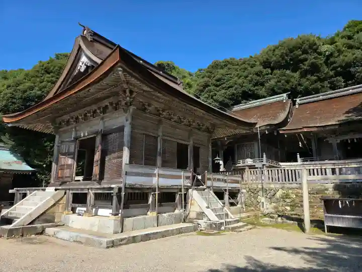氣多大社の{uncategorized: "未分類", other: "その他", undefined: "問題あり", building: "その他建物", grave: "お墓", sacred_gate: "鳥居", guardian: "狛犬", statue: "像", buddha: "仏像", history: "歴史", nature: "自然", garden: "庭園", animal: "動物", pagoda: "塔", temizu: "手水舎", mountain_gate: "山門・神門", sanctuary: "本殿・本堂", subordinate: "末社・摂社", art: "芸術", scenery: "景色", jizo: "地蔵", ema: "絵馬", goshuin: "御朱印", omikuji: "おみくじ", items: "授与品その他", amulet: "お守り", goshuincho: "御朱印帳", eats: "食事", festival: "お祭り", votive_dance: "神楽", shichigosan: "七五三参", wedding: "結婚式", experience: "体験その他", initially: "初詣", around: "周辺", anti_infection: "感染症対策"}