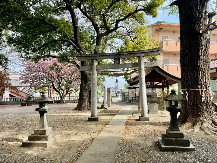 諏訪大神社 の{uncategorized: "未分類", other: "その他", undefined: "問題あり", building: "その他建物", grave: "お墓", sacred_gate: "鳥居", guardian: "狛犬", statue: "像", buddha: "仏像", history: "歴史", nature: "自然", garden: "庭園", animal: "動物", pagoda: "塔", temizu: "手水舎", mountain_gate: "山門・神門", sanctuary: "本殿・本堂", subordinate: "末社・摂社", art: "芸術", scenery: "景色", jizo: "地蔵", ema: "絵馬", goshuin: "御朱印", omikuji: "おみくじ", items: "授与品その他", amulet: "お守り", goshuincho: "御朱印帳", eats: "食事", festival: "お祭り", votive_dance: "神楽", shichigosan: "七五三参", wedding: "結婚式", experience: "体験その他", initially: "初詣", around: "周辺", anti_infection: "感染症対策"}