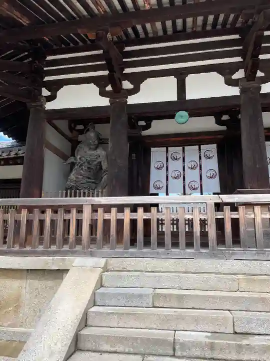 法隆寺の山門・神門