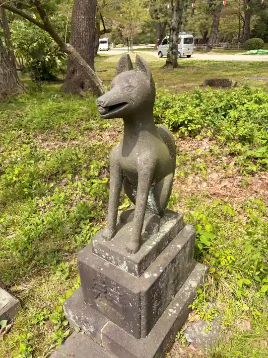 与次郎稲荷神社の{uncategorized: "未分類", other: "その他", undefined: "問題あり", building: "その他建物", grave: "お墓", sacred_gate: "鳥居", guardian: "狛犬", statue: "像", buddha: "仏像", history: "歴史", nature: "自然", garden: "庭園", animal: "動物", pagoda: "塔", temizu: "手水舎", mountain_gate: "山門・神門", sanctuary: "本殿・本堂", subordinate: "末社・摂社", art: "芸術", scenery: "景色", jizo: "地蔵", ema: "絵馬", goshuin: "御朱印", omikuji: "おみくじ", items: "授与品その他", amulet: "お守り", goshuincho: "御朱印帳", eats: "食事", festival: "お祭り", votive_dance: "神楽", shichigosan: "七五三参", wedding: "結婚式", experience: "体験その他", initially: "初詣", around: "周辺", anti_infection: "感染症対策"}
