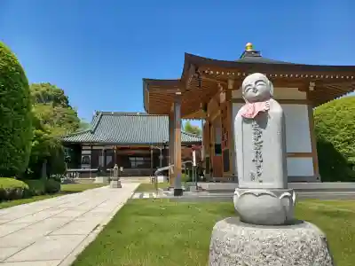 廣渡寺の{uncategorized: "未分類", other: "その他", undefined: "問題あり", building: "その他建物", grave: "お墓", sacred_gate: "鳥居", guardian: "狛犬", statue: "像", buddha: "仏像", history: "歴史", nature: "自然", garden: "庭園", animal: "動物", pagoda: "塔", temizu: "手水舎", mountain_gate: "山門・神門", sanctuary: "本殿・本堂", subordinate: "末社・摂社", art: "芸術", scenery: "景色", jizo: "地蔵", ema: "絵馬", goshuin: "御朱印", omikuji: "おみくじ", items: "授与品その他", amulet: "お守り", goshuincho: "御朱印帳", eats: "食事", festival: "お祭り", votive_dance: "神楽", shichigosan: "七五三参", wedding: "結婚式", experience: "体験その他", initially: "初詣", around: "周辺", anti_infection: "感染症対策"}