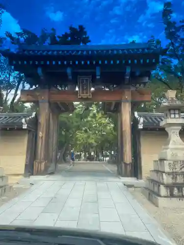 西宮神社の山門