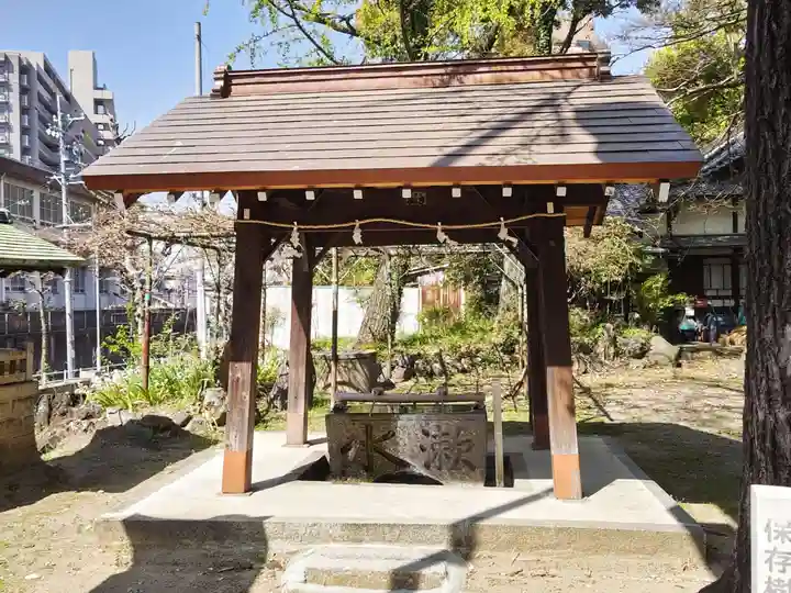 闇之森八幡社の手水舎