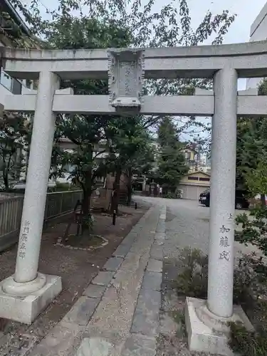 被官稲荷神社の鳥居