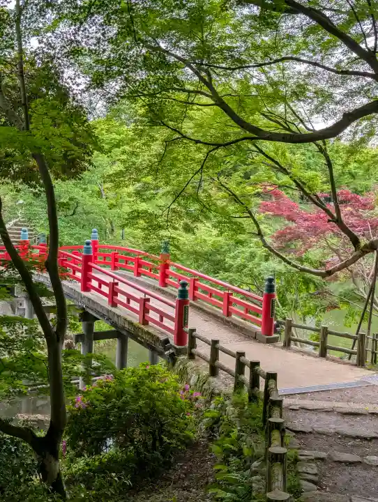 射水神社の{uncategorized: "未分類", other: "その他", undefined: "問題あり", building: "その他建物", grave: "お墓", sacred_gate: "鳥居", guardian: "狛犬", statue: "像", buddha: "仏像", history: "歴史", nature: "自然", garden: "庭園", animal: "動物", pagoda: "塔", temizu: "手水舎", mountain_gate: "山門・神門", sanctuary: "本殿・本堂", subordinate: "末社・摂社", art: "芸術", scenery: "景色", jizo: "地蔵", ema: "絵馬", goshuin: "御朱印", omikuji: "おみくじ", items: "授与品その他", amulet: "お守り", goshuincho: "御朱印帳", eats: "食事", festival: "お祭り", votive_dance: "神楽", shichigosan: "七五三参", wedding: "結婚式", experience: "体験その他", initially: "初詣", around: "周辺", anti_infection: "感染症対策"}