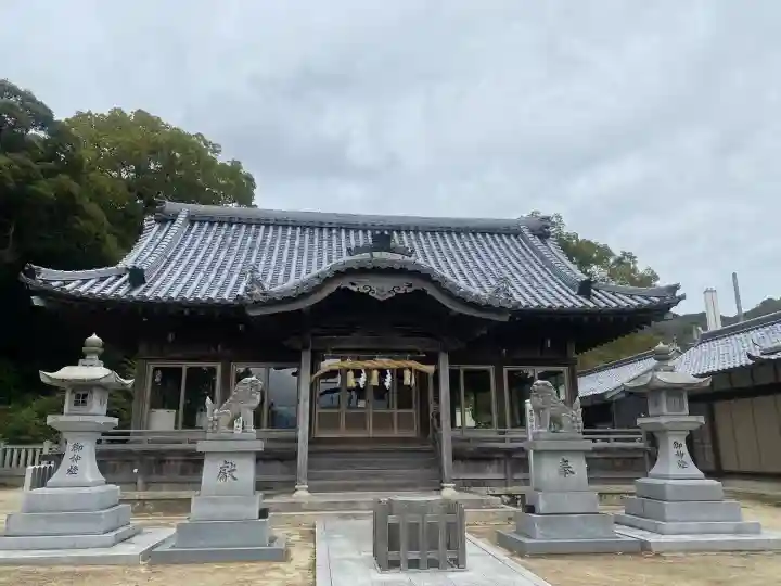 上田八幡神社の{uncategorized: "未分類", other: "その他", undefined: "問題あり", building: "その他建物", grave: "お墓", sacred_gate: "鳥居", guardian: "狛犬", statue: "像", buddha: "仏像", history: "歴史", nature: "自然", garden: "庭園", animal: "動物", pagoda: "塔", temizu: "手水舎", mountain_gate: "山門・神門", sanctuary: "本殿・本堂", subordinate: "末社・摂社", art: "芸術", scenery: "景色", jizo: "地蔵", ema: "絵馬", goshuin: "御朱印", omikuji: "おみくじ", items: "授与品その他", amulet: "お守り", goshuincho: "御朱印帳", eats: "食事", festival: "お祭り", votive_dance: "神楽", shichigosan: "七五三参", wedding: "結婚式", experience: "体験その他", initially: "初詣", around: "周辺", anti_infection: "感染症対策"}