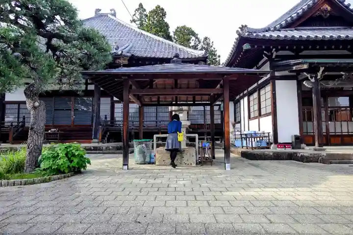 稱念寺の手水舎