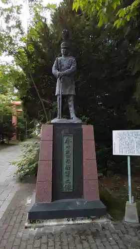 永山神社の像