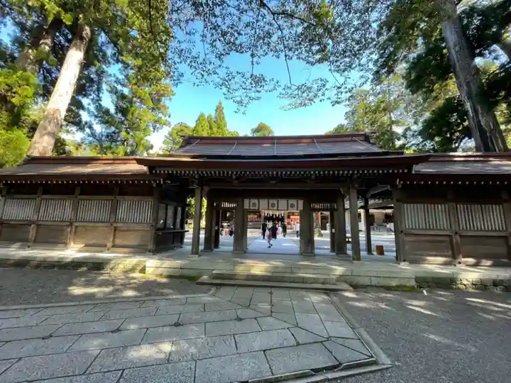 白山比咩神社の山門・神門