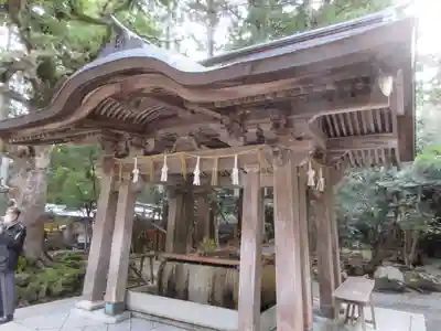 彌彦神社の手水舎