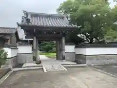 信光寺の山門