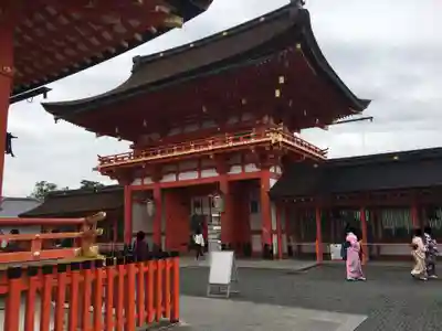 伏見稲荷大社の山門・神門