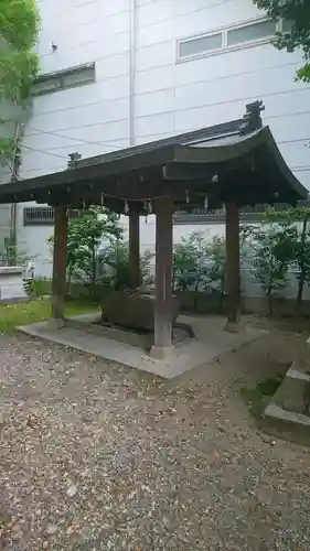 泥江縣神社の手水舎