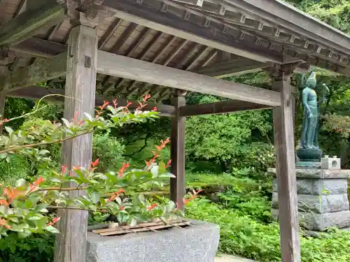 華藏寺(梅澤不動尊) の手水舎