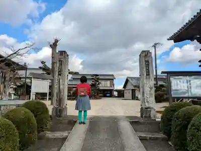 蓮行寺の山門・神門