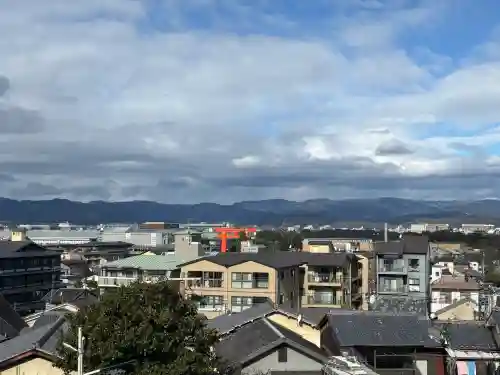粟田神社の{uncategorized: "未分類", other: "その他", undefined: "問題あり", building: "その他建物", grave: "お墓", sacred_gate: "鳥居", guardian: "狛犬", statue: "像", buddha: "仏像", history: "歴史", nature: "自然", garden: "庭園", animal: "動物", pagoda: "塔", temizu: "手水舎", mountain_gate: "山門・神門", sanctuary: "本殿・本堂", subordinate: "末社・摂社", art: "芸術", scenery: "景色", jizo: "地蔵", ema: "絵馬", goshuin: "御朱印", omikuji: "おみくじ", items: "授与品その他", amulet: "お守り", goshuincho: "御朱印帳", eats: "食事", festival: "お祭り", votive_dance: "神楽", shichigosan: "七五三参", wedding: "結婚式", experience: "体験その他", initially: "初詣", around: "周辺", anti_infection: "感染症対策"}