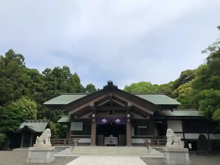 鵠沼皇大神宮(烏森神社)の{uncategorized: "未分類", other: "その他", undefined: "問題あり", building: "その他建物", grave: "お墓", sacred_gate: "鳥居", guardian: "狛犬", statue: "像", buddha: "仏像", history: "歴史", nature: "自然", garden: "庭園", animal: "動物", pagoda: "塔", temizu: "手水舎", mountain_gate: "山門・神門", sanctuary: "本殿・本堂", subordinate: "末社・摂社", art: "芸術", scenery: "景色", jizo: "地蔵", ema: "絵馬", goshuin: "御朱印", omikuji: "おみくじ", items: "授与品その他", amulet: "お守り", goshuincho: "御朱印帳", eats: "食事", festival: "お祭り", votive_dance: "神楽", shichigosan: "七五三参", wedding: "結婚式", experience: "体験その他", initially: "初詣", around: "周辺", anti_infection: "感染症対策"}