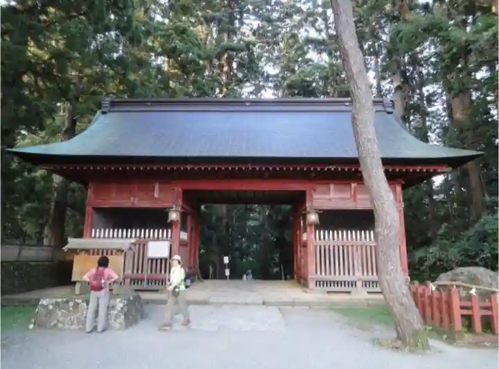 出羽神社(出羽三山神社)~三神合祭殿~の山門・神門