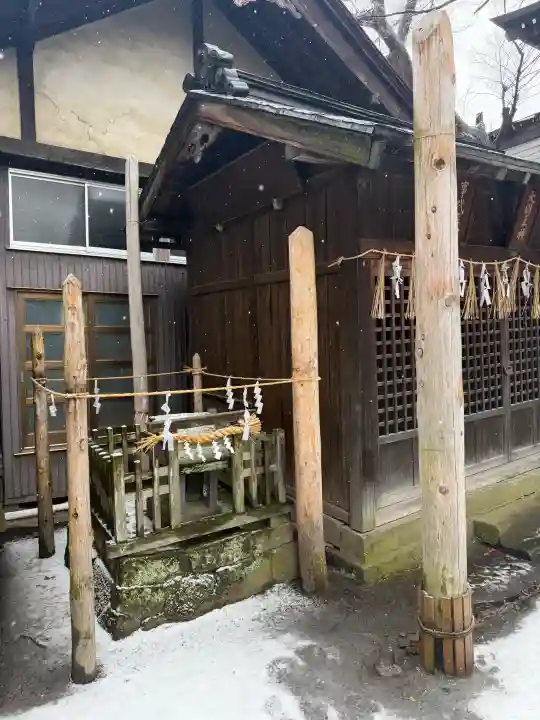 八剣神社の{uncategorized: "未分類", other: "その他", undefined: "問題あり", building: "その他建物", grave: "お墓", sacred_gate: "鳥居", guardian: "狛犬", statue: "像", buddha: "仏像", history: "歴史", nature: "自然", garden: "庭園", animal: "動物", pagoda: "塔", temizu: "手水舎", mountain_gate: "山門・神門", sanctuary: "本殿・本堂", subordinate: "末社・摂社", art: "芸術", scenery: "景色", jizo: "地蔵", ema: "絵馬", goshuin: "御朱印", omikuji: "おみくじ", items: "授与品その他", amulet: "お守り", goshuincho: "御朱印帳", eats: "食事", festival: "お祭り", votive_dance: "神楽", shichigosan: "七五三参", wedding: "結婚式", experience: "体験その他", initially: "初詣", around: "周辺", anti_infection: "感染症対策"}