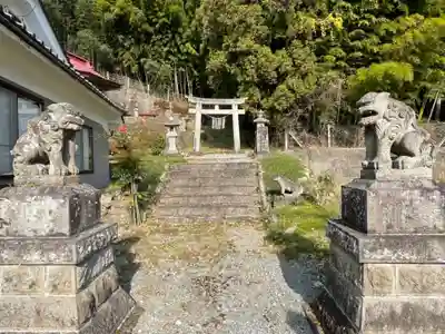 石上布留神社の狛犬