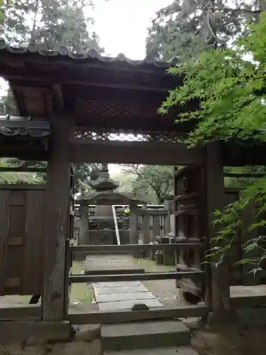 弘経寺の山門