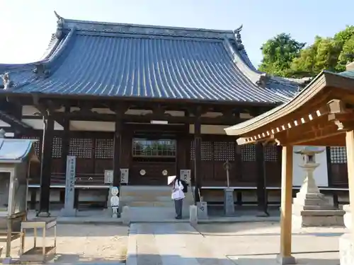 国分寺の本殿・本堂