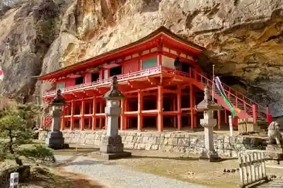 達谷西光寺の本殿